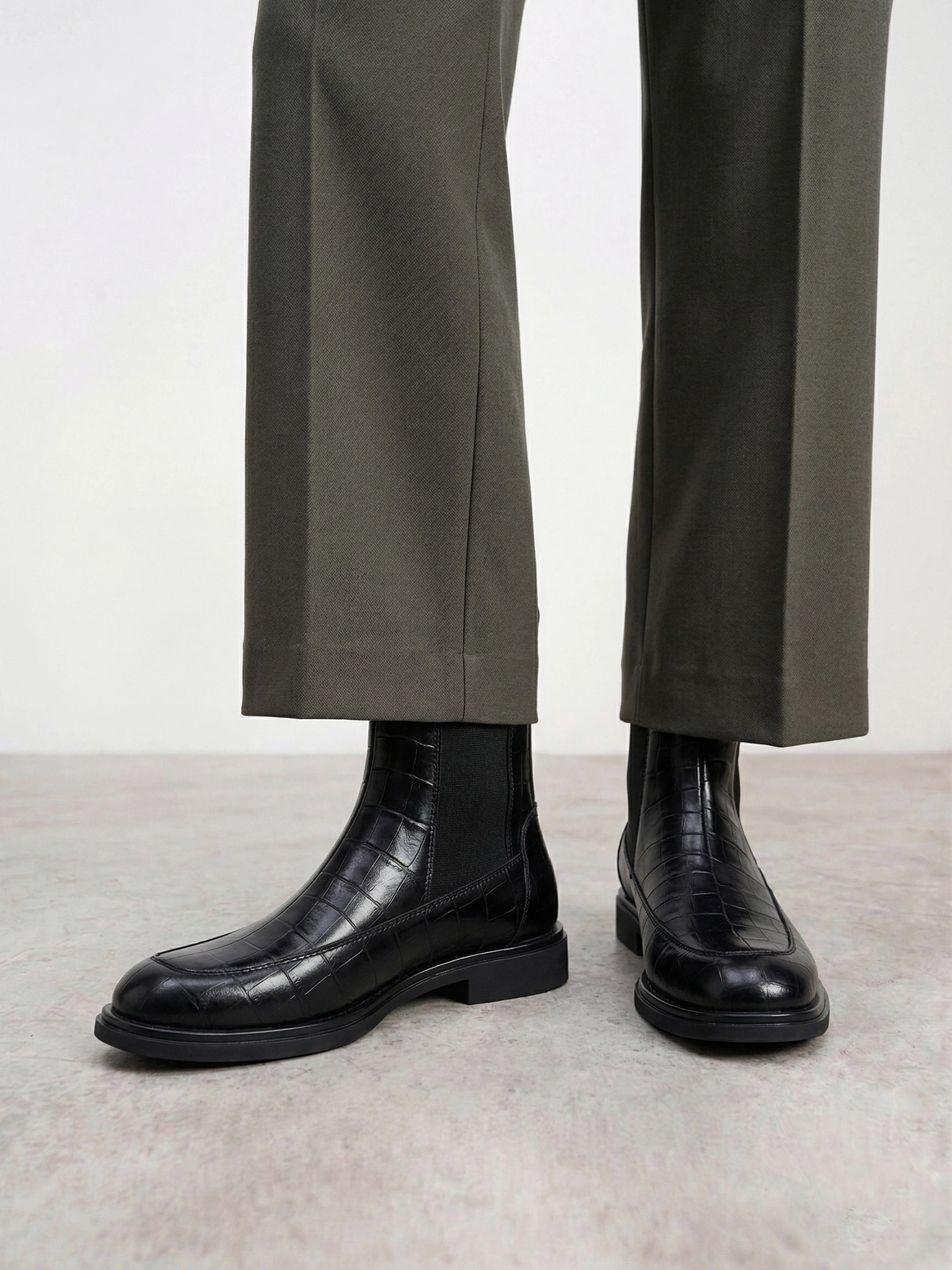 Ботинки-челси черного цвета из натуральной кожи